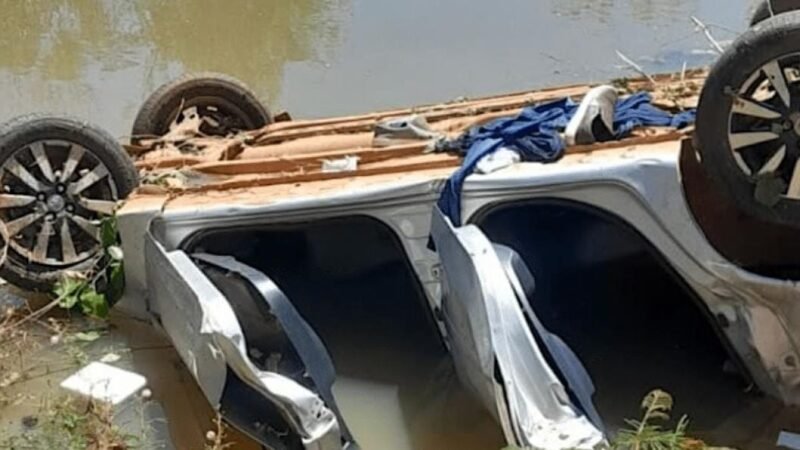 Motorista de 33 anos morre após carro sair da pista e cair em lagoa em Mato Grosso
