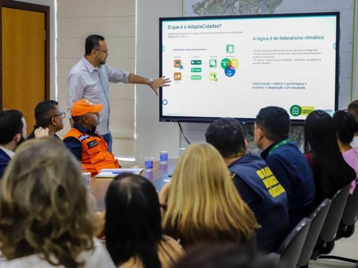 Prefeita mobiliza secretariado para plano contra riscos de alagamentos e queimadas
