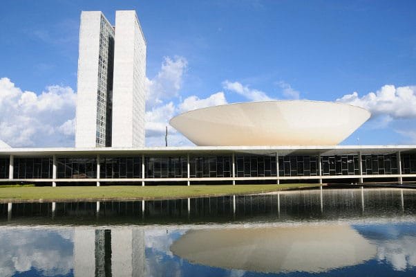 Projeção aponta distribuição de vagas à Câmara Federal