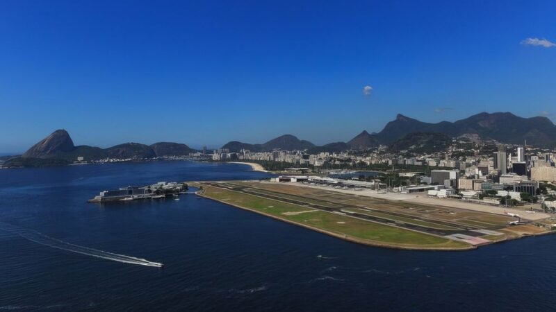 Avião derrapa no Santos Dumont e voos são cancelados