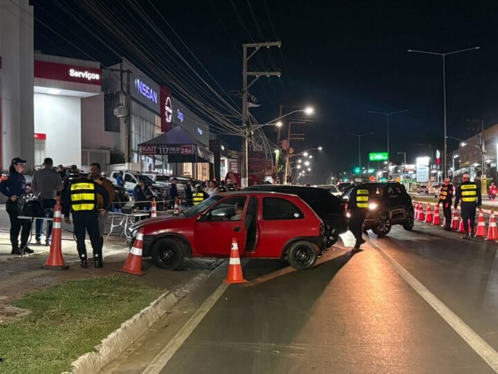 Lei Seca prende oito e remove 38 veículos durante fiscalização na Avenida da FEB, em VG