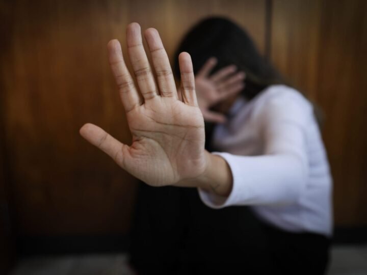Homem é preso por tentar matar esposa enquanto ela dormia no interior de MT