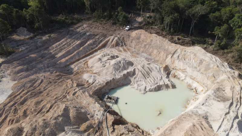 Batalhão Ambiental fecha garimpo irregular e apreende escavadeiras e equipamentos