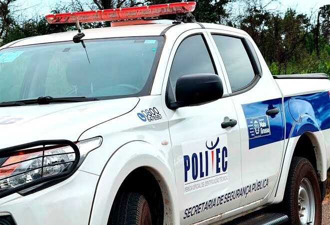 Mulher é encontrada morta com marcas de sangue nos fundos de residência em MT