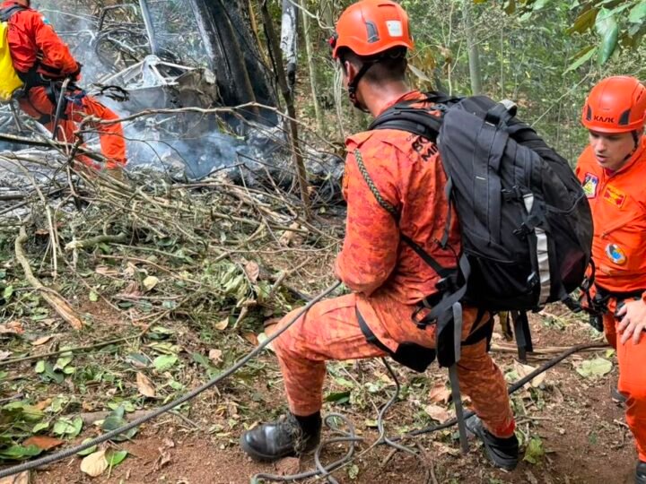 Quatro pessoas morrem em queda de helicóptero no Rio de Janeiro