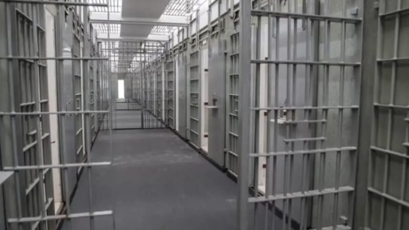 Homem fica preso por mais de cinco meses acusado de envenenar vizinho com cachaça