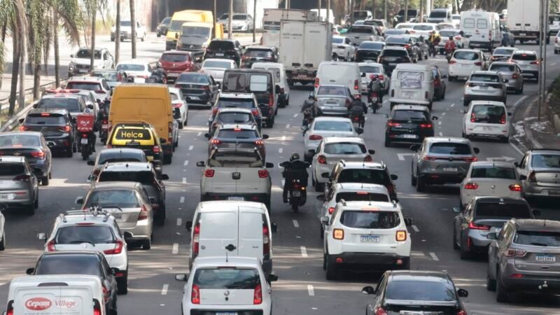 Greve de trens em SP causa congestionamento de mais de 2 mil km 