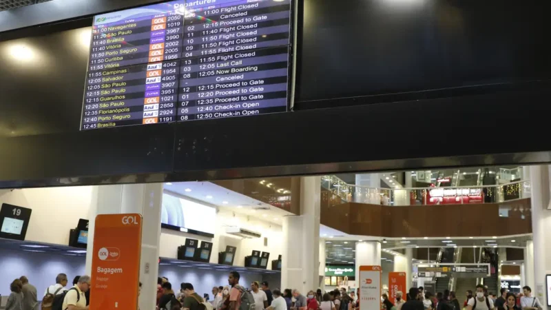 Aeroporto Santos Dumont é liberado para pousos e decolagens
