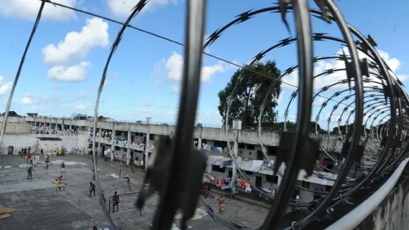 Presídios combatem entrada de itens proibidos para facções criminosas