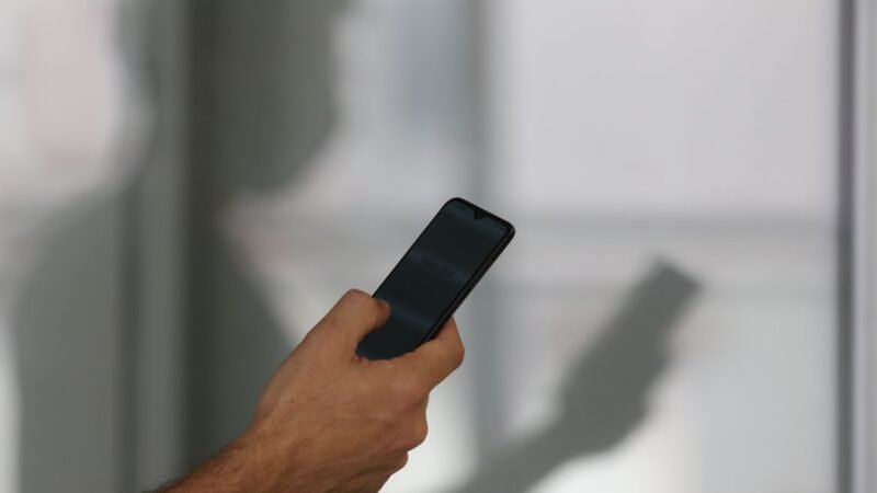 Mais de 830 mil celulares foram subtraídos em 2025, aponta relatório