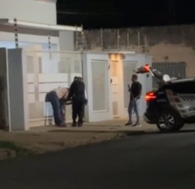 Vídeo mostra prisão de homem que tentou matar amante após fim do relacionamento