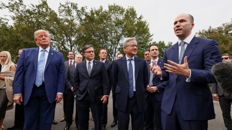 Trump anuncia autorregulação da IA por bigtechs em meio a temor social