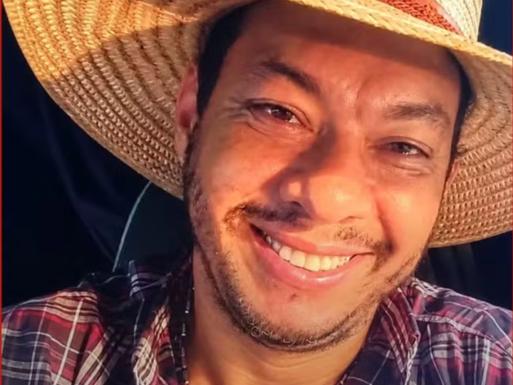 Dupla invade evento, mata homem a tiros e acaba espancada por populares
