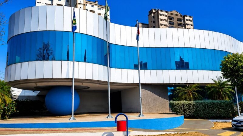 TCE mantém suspensão de sorteio de 12 Corollas a professores por prefeitura em Mato Grosso