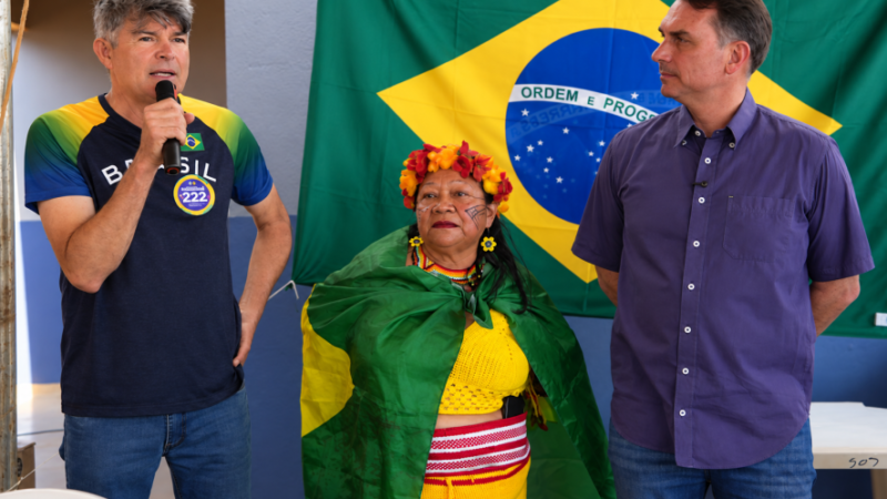 Flávio promete “enquadrar” ministros com Medeiros no Senado e Bolsonaro de volta