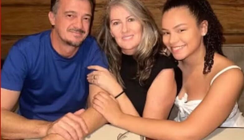 Casal de empresários morre em batida entre caminhonete e carreta; filha fica em estado grave