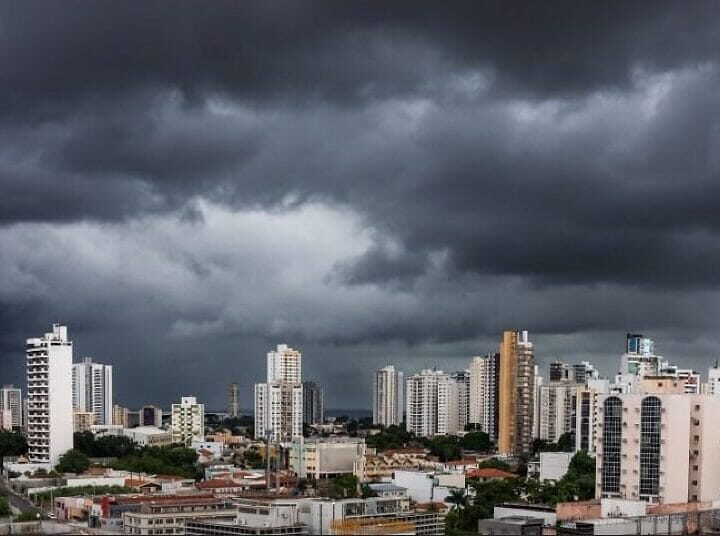 Após onda de calor, tempestades devem atingir todas as cidades de MT nos próximos dias