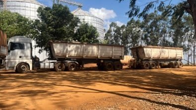Idoso é preso em MT tentando desviar carga de soja de R$ 109 mil com documentação falsa