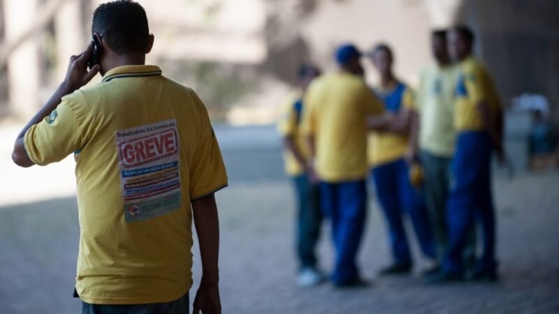 Trabalhadores dos Correios estão em greve por tempo indeterminado