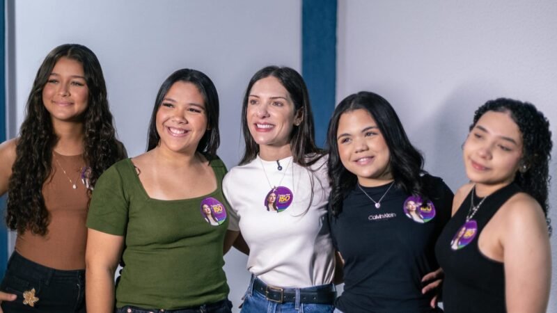 Estudantes anunciam primeiro voto em Janaina durante encontro em Cuiabá