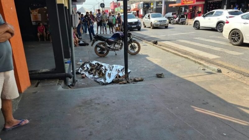 Jovem de 18 anos morre após moto bater em carro em Cuiabá