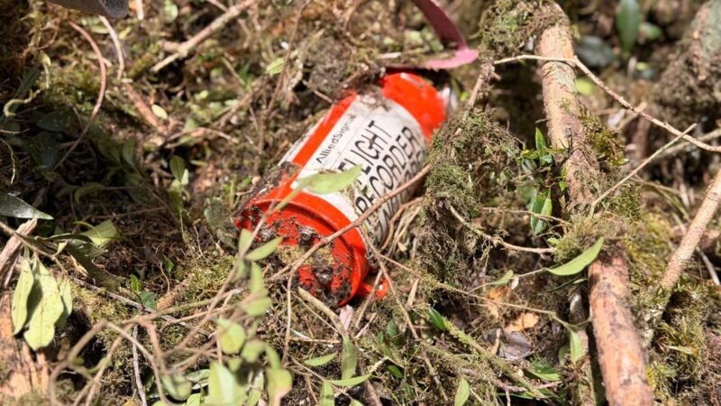 Cenipa recupera caixa-preta de helicóptero que levava cantor Rick