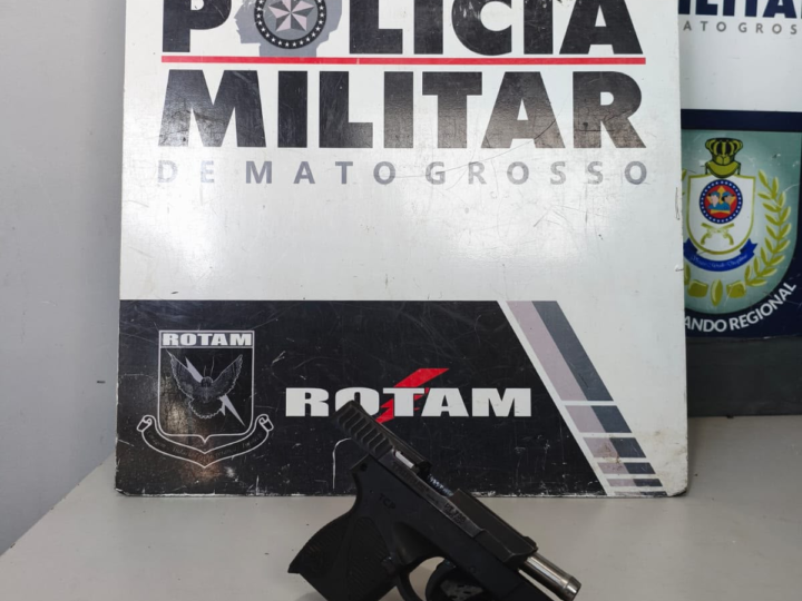 Rotam prende dois homens e apreende armas de fogo após assalto em farmácia