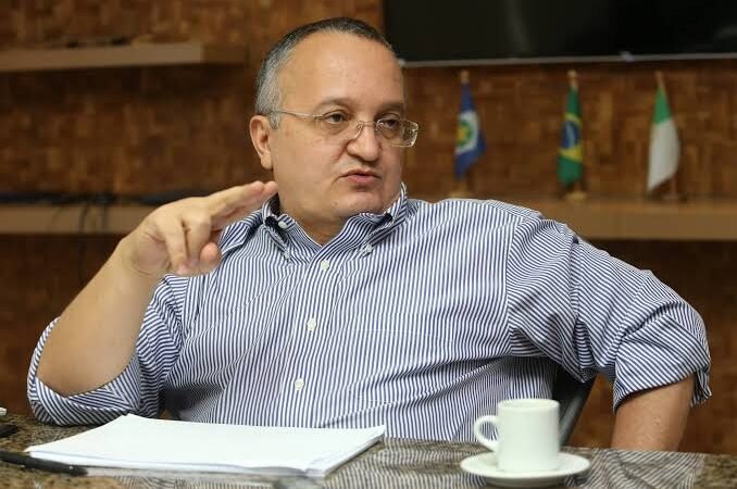 “Eles me apelidavam de Pedrinho Malvadeza”, lembra Taques ao subir o tom contra Mendes
