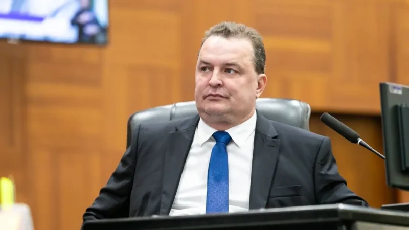 Max prevê Podemos com a maior bancada e prega reflexão do eleitor nas urnas