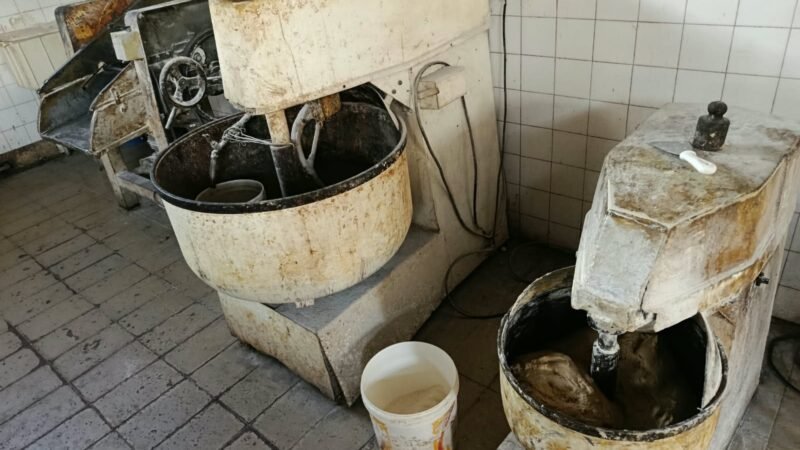 Padaria interditada há mais de um ano é fechada por funcionar irregularmente em bairro de Cuiabá