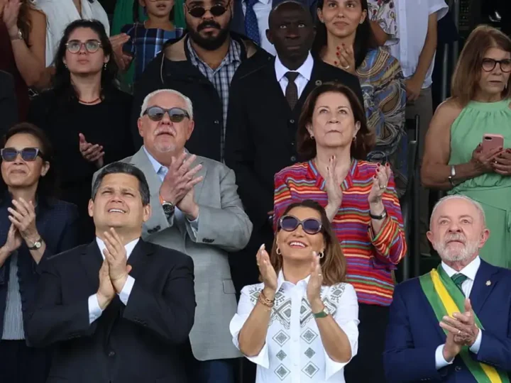 Começa o desfile cívico-militar do Dia da Independência em Brasília