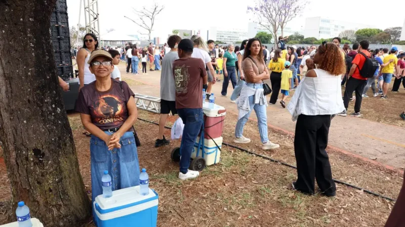 Ambulantes “desfilam” no 7 de Setembro em busca de sustento
