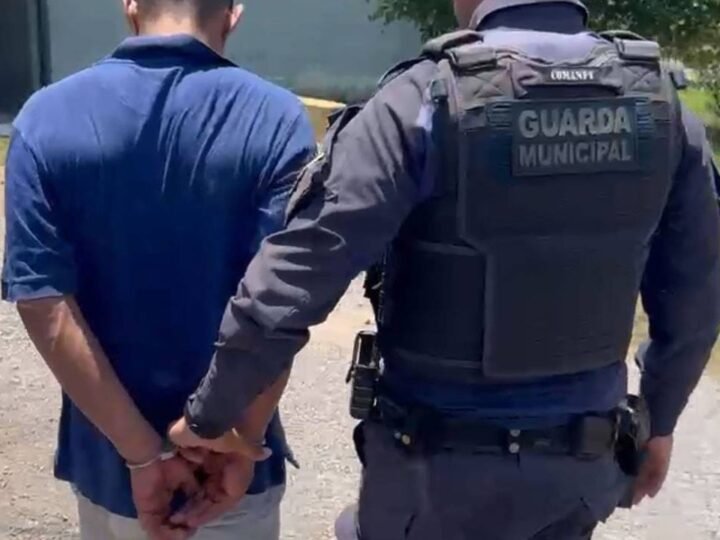 Mulher é hospitalizada após levar facada no mamilo esquerdo e namorado é preso em flagrante