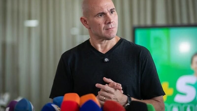Abilio defende “fuga” de Flávio, cita insegurança jurídica e prevê desgaste de Lula: “Dilma 2”