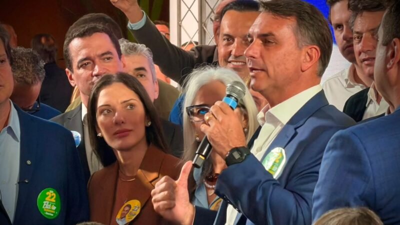 Após resistência do PL em MT, Janaína Riva participa de ato de apoio a Flávio Bolsonaro