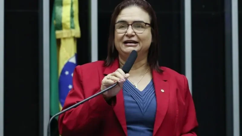 Rosa Neide rebate quem chama Lula de ladrão: “Não provam uma vírgula”