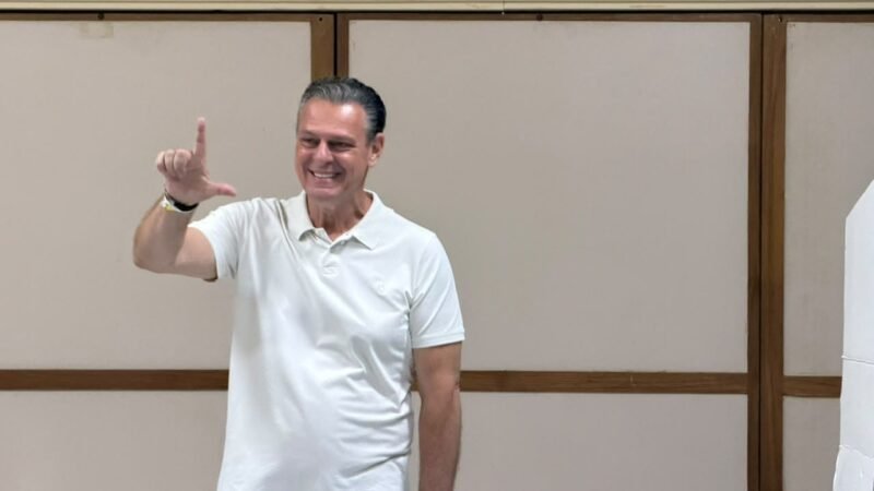 Fávaro diz estar confiante na reeleição e minimiza pesquisas: “Vai valer o número das urnas”