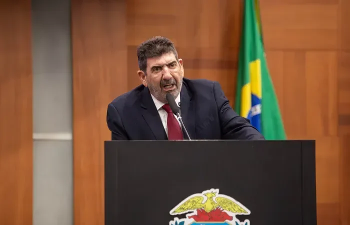 Deputado critica aliança com PL e diz que MDB precisa “pegar os cacos” após derrotas das urnas