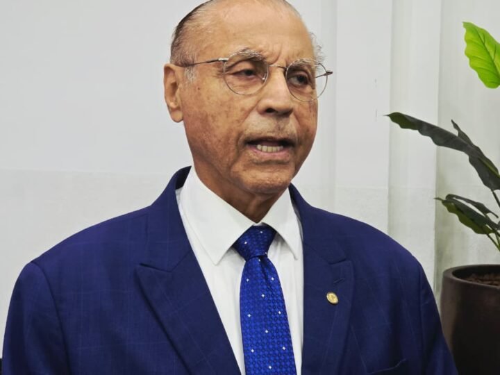 Júlio rebate Abilio sobre “velha política” e diz que prefeito usou a máquina para eleger esposa
