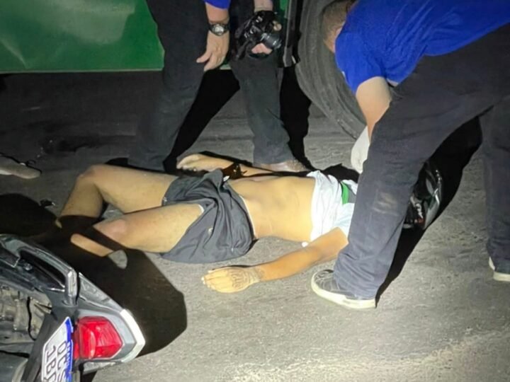 Motociclista morre após ser atingido por ônibus e ficar preso debaixo do veículo em Cuiabá
