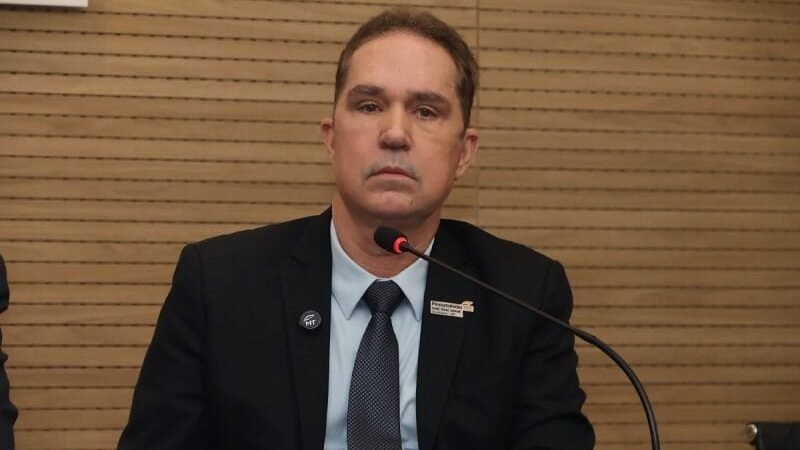 Ex-vice nega plano para cassar Flávia e diz que renunciou por divergências políticas em VG