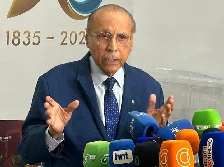 Fora da AL, Júlio Campos culpa chapa fraca, critica Mauro Mendes e fala em palanque sem força