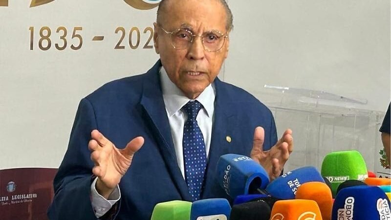 Fora da AL, Júlio Campos culpa chapa fraca, critica Mauro Mendes e fala em palanque sem força
