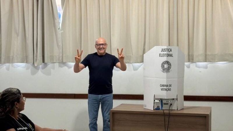 Governador vota em Flávio e aposta em votação expressiva em Mato Grosso: “vitória da esperança”