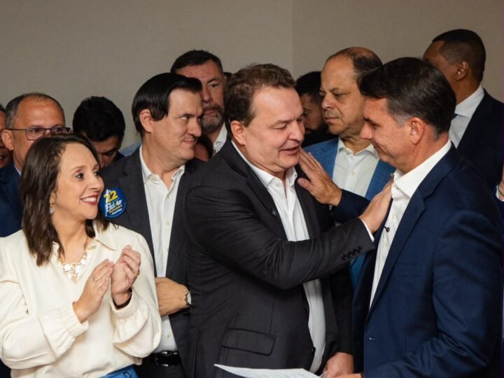 “Não desmobilizem”, diz Flávio Bolsonaro ao receber apoio de 18 deputados de Mato Grosso