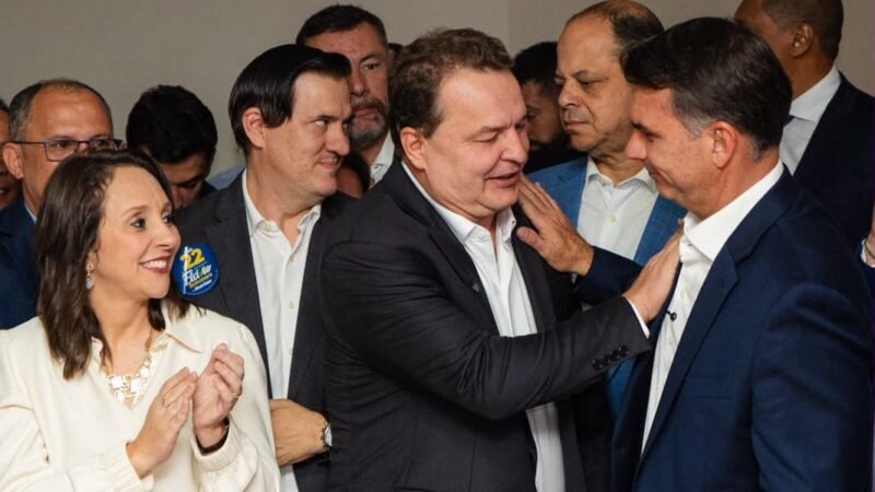 “Não desmobilizem”, diz Flávio Bolsonaro ao receber apoio de 18 deputados de Mato Grosso