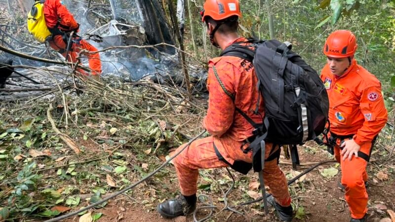 Justiça bloqueia bens de empresa por queda de helicóptero, no Rio