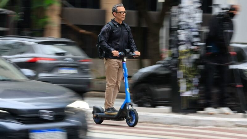 Prefeitura de SP começa a fiscalizar bicicletas e patinetes elétricos