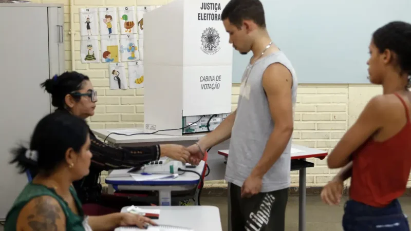 Urnas são abertas e votação do primeiro turno tem início; 2,6 milhões de eleitores estão aptos em MT