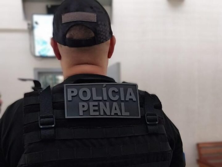 Prestadora de serviços é presa após ser flagrada entregando celular a reeducando no HMC